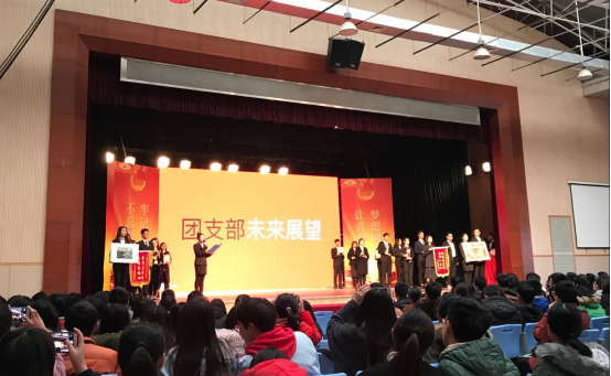 不忘初心跟党走，艺传学子展风采